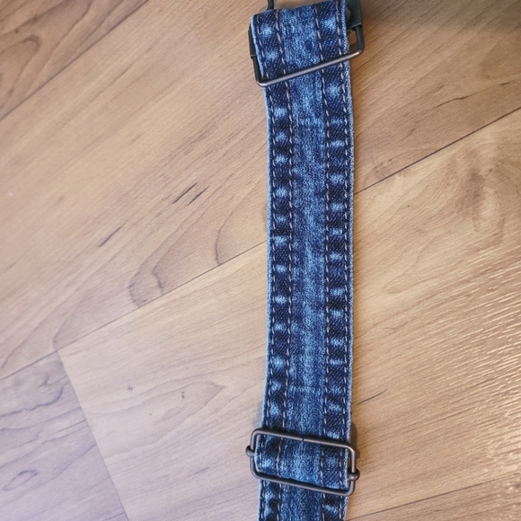 Jean-shorts overalls with North Face toque. Also looks cute with leggings 😊 - Picture 8 of 12